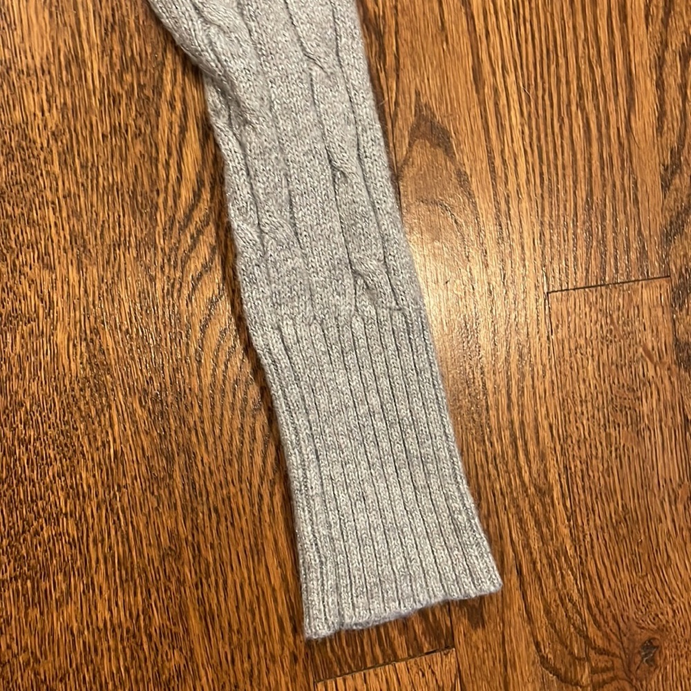 Ann Taylor Loft silver gray cable knit v-neck sweater size small petite - Picture 4 of 6